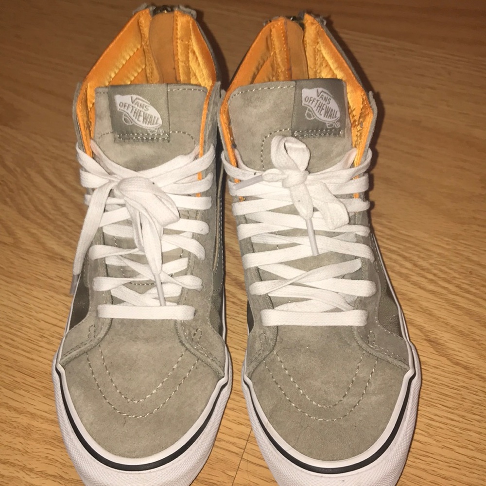 ✨Vans Hi Top Classics✨